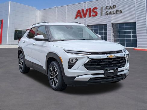 Used 2025 Chevrolet TrailBlazer LT AWD/4WD image 3