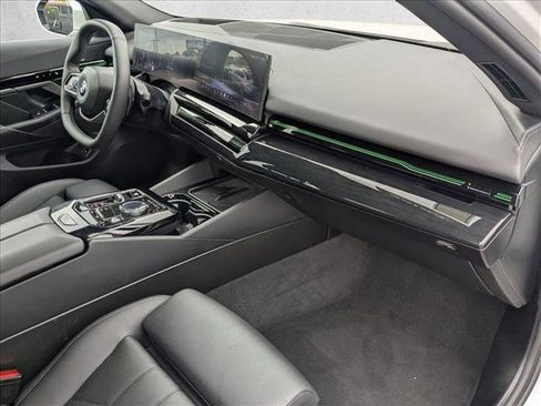 Used 2025 BMW 530i xDrive AWD/4WD image 22