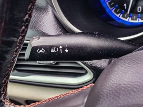 Used 2020 Chrysler Pacifica Touring-L image 25