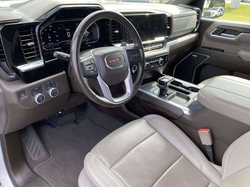 Used 2024 GMC Sierra 1500 SLT w/ SLT Convenience Package AWD/4WD image 17