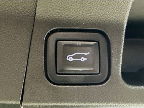 Used 2021 GMC Acadia SLE w/ Driver Convenience Package FWD image 31