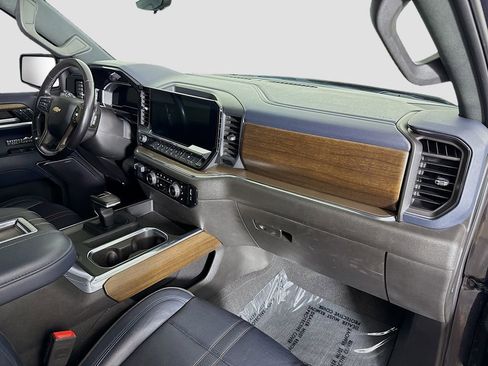 Used 2022 Chevrolet Silverado 1500 High Country w/ High Country Premium Package image 29