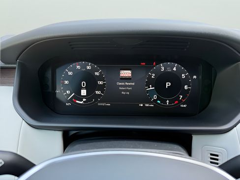 Used 2025 Land Rover Discovery S AWD/4WD image 22