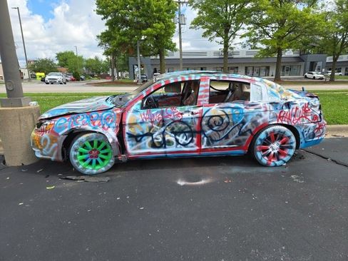 Used 2012 Chrysler 200 Touring image 2