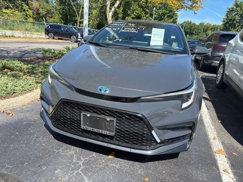 Used 2024 Toyota Corolla SE AWD/4WD image 4