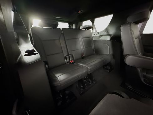 Used 2025 GMC Yukon XL Denali RWD image 41