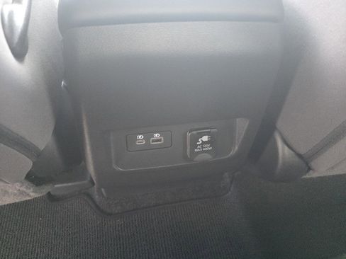 Used 2022 Nissan Frontier SV image 14