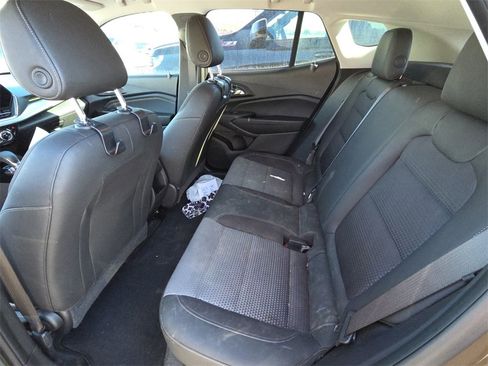 Used 2024 Chevrolet Trax LT w/ LT Convenience Package image 12