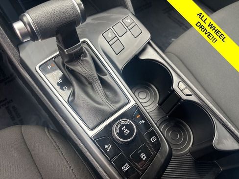 Used 2025 Kia Sportage LX AWD/4WD image 4