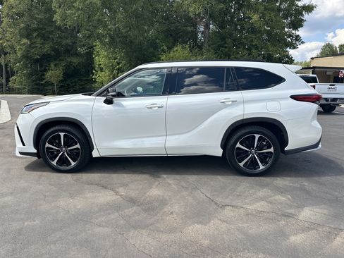 Used 2021 Toyota Highlander XSE FWD image 5
