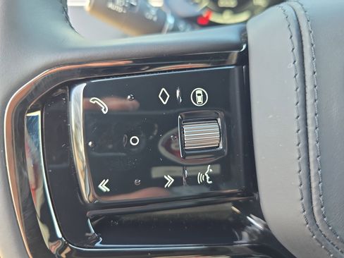 Certified 2025 Land Rover Range Rover Sport Autobiography image 17