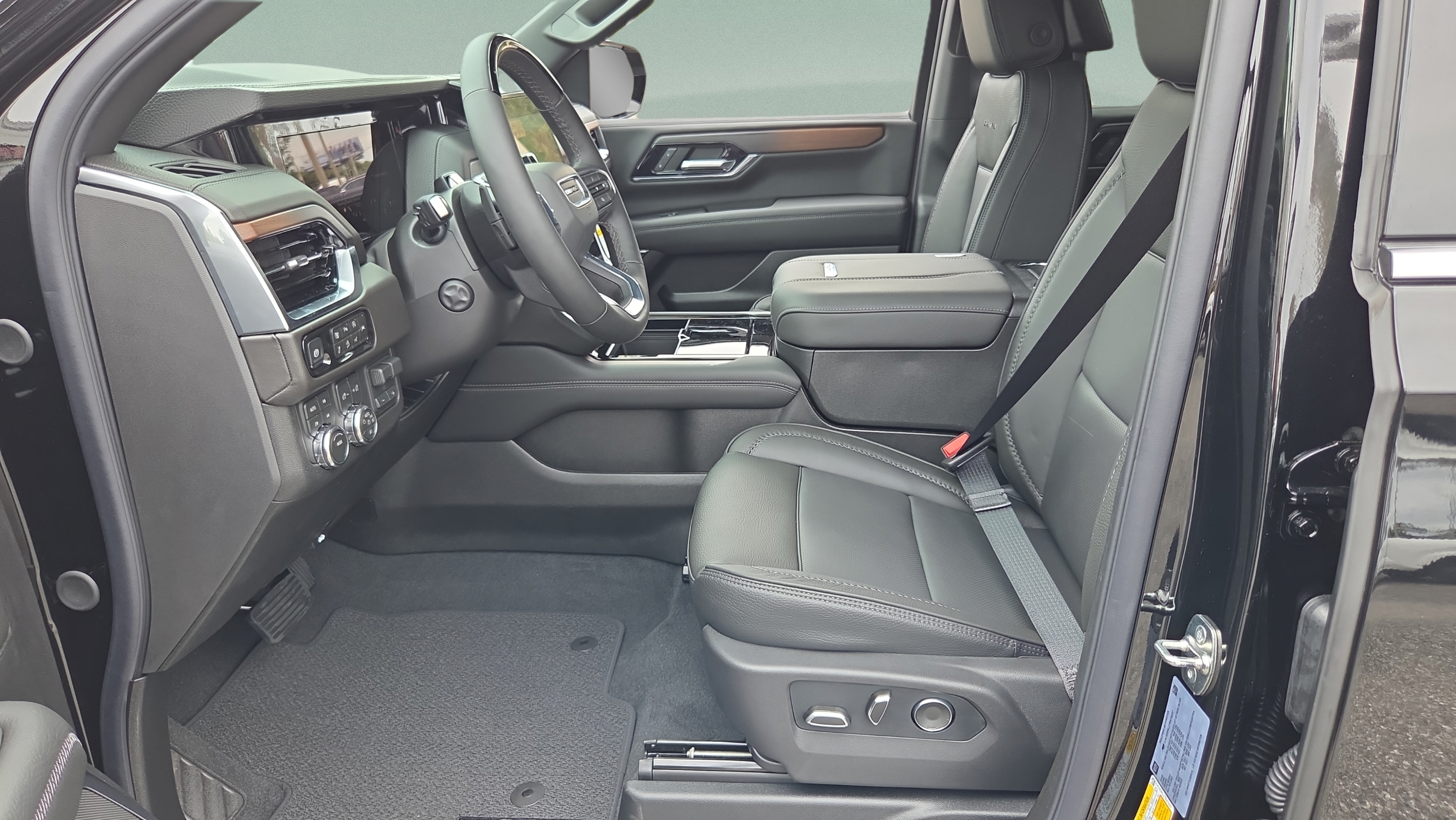 New 2026 GMC Yukon Denali w/ Denali Reserve Package AWD/4WD image 9