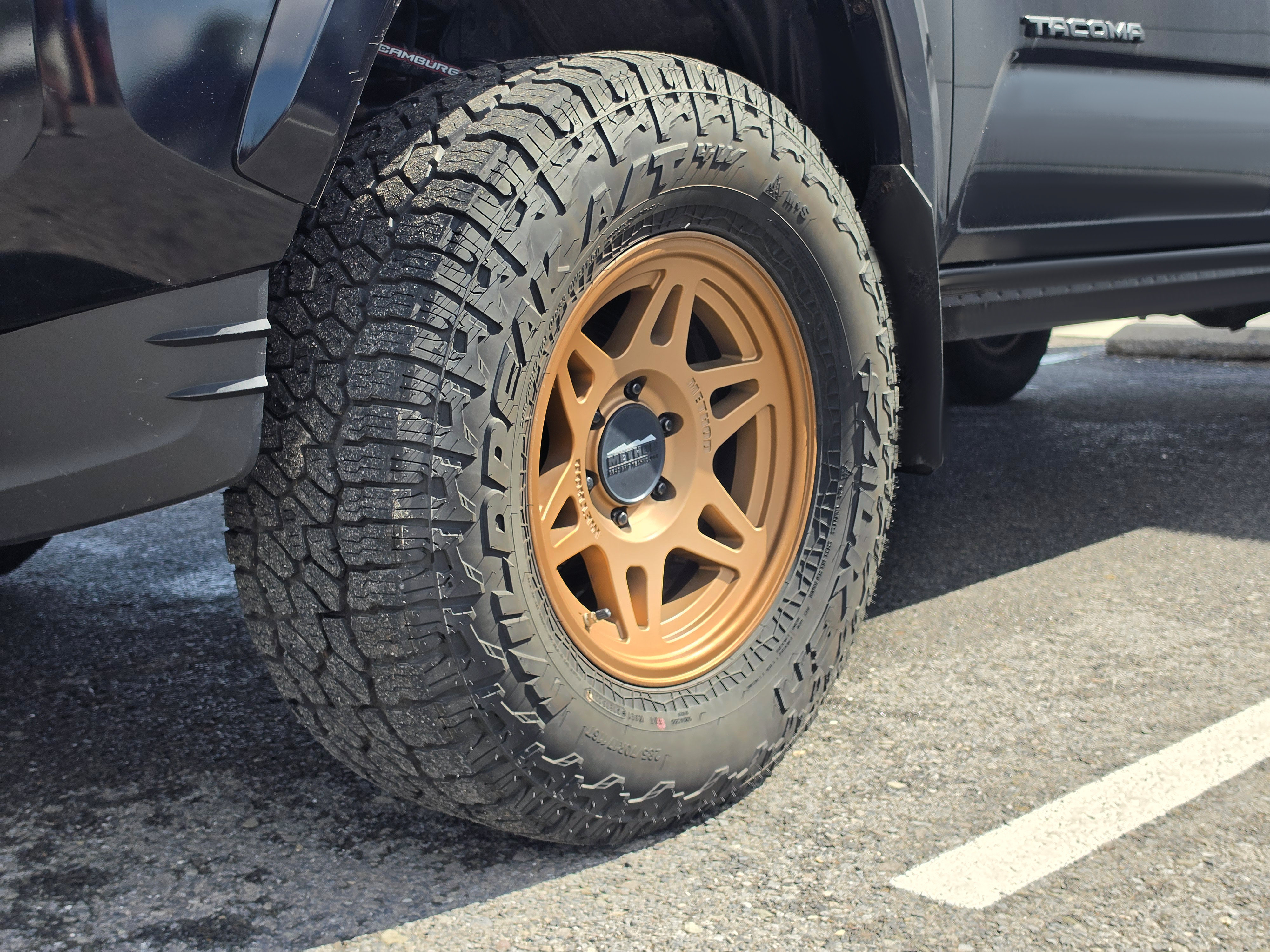 Used 2019 Toyota Tacoma TRD Sport w/ TRD Premium Sport Package AWD/4WD image 10