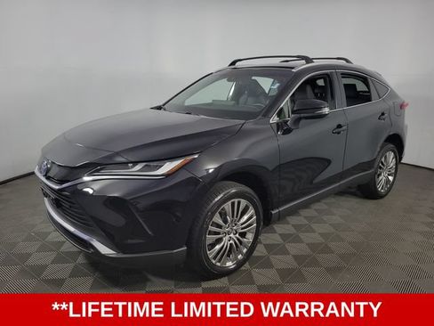 Used 2022 Toyota Venza XLE AWD/4WD image 3