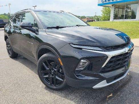 Used 2023 Chevrolet Blazer LT w/ Convenience Package FWD image 2
