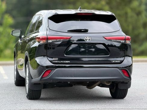 Used 2022 Toyota Highlander LE AWD/4WD image 5