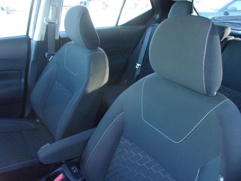 Used 2022 Nissan Kicks S image 9