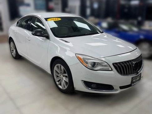 Used 2016 Buick Regal image 3