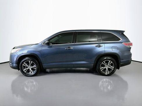 Used 2017 Toyota Highlander Plus FWD image 4