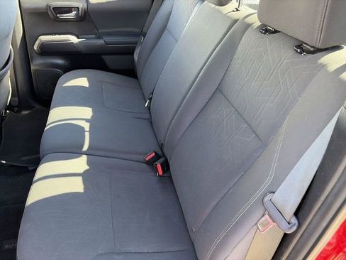 Used 2018 Toyota Tacoma TRD Sport w/ Technology Package image 18