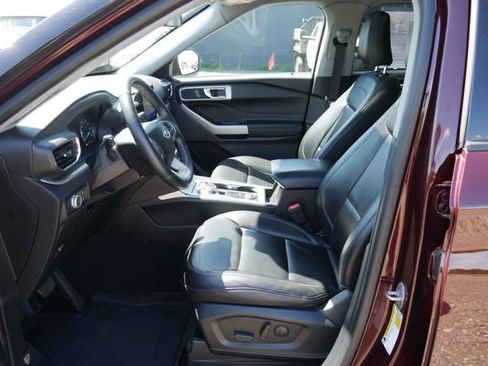 Used 2022 Ford Explorer XLT w/ Equipment Group 202A AWD/4WD image 2