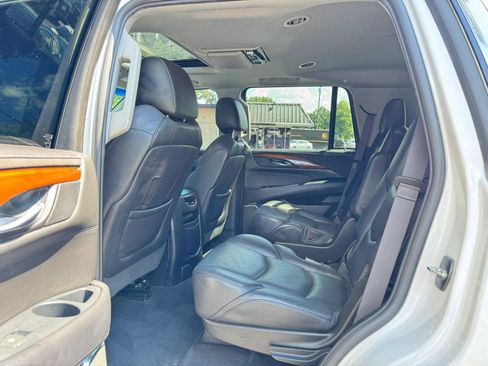 Used 2017 Cadillac Escalade Luxury AWD/4WD image 28