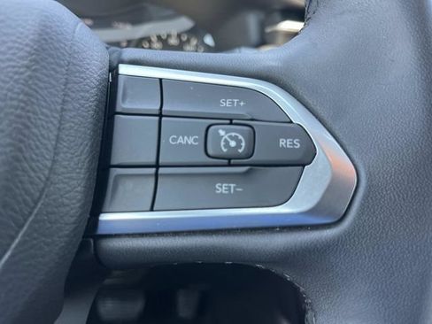 Used 2024 Jeep Compass Latitude AWD/4WD image 33