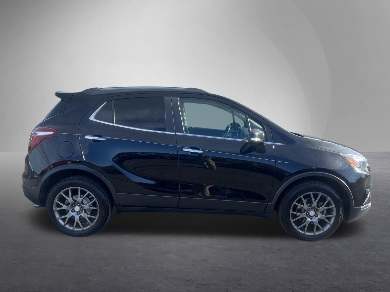 Used 2019 Buick Encore Sport Touring AWD/4WD image 2