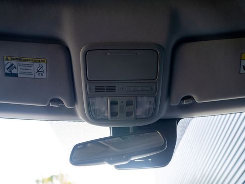 Used 2016 Honda Pilot Touring image 10
