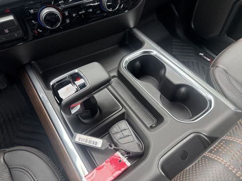 New 2026 Chevrolet Silverado 1500 High Country w/ Midnight Edition AWD/4WD image 16
