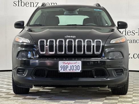 Used 2016 Jeep Cherokee Sport FWD image 9