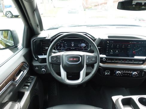 Used 2024 GMC Sierra 1500 Elevation image 32