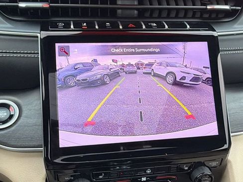 Used 2025 Jeep Grand Cherokee Limited w/ Trailer Tow Package image 31