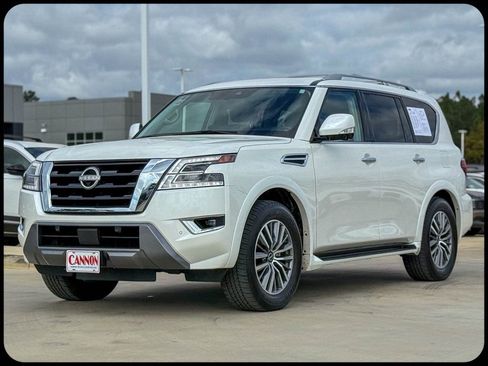 Used 2024 Nissan Armada SL w/ Captain's Chairs Package image 5