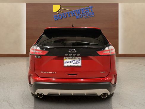 Used 2022 Ford Edge Titanium image 3