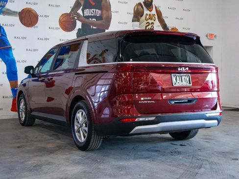 Used 2024 Kia Carnival LX image 21