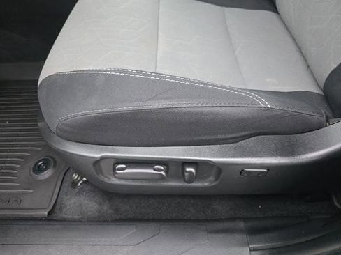 Used 2022 Toyota Tacoma TRD Off-Road image 15