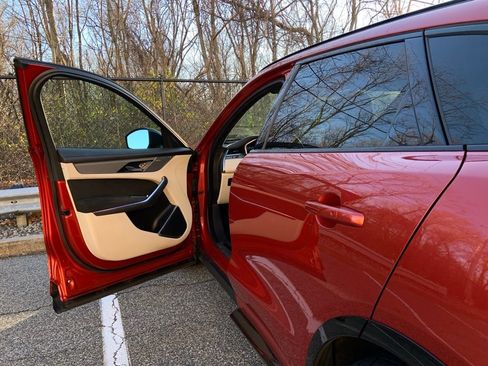 Certified 2022 Jaguar F-PACE SVR image 10