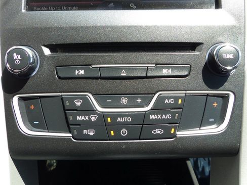 Used 2016 Ford Fusion SE FWD image 50