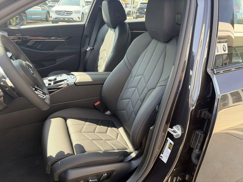Used 2027 BMW 530i w/ M Sport Package RWD image 14
