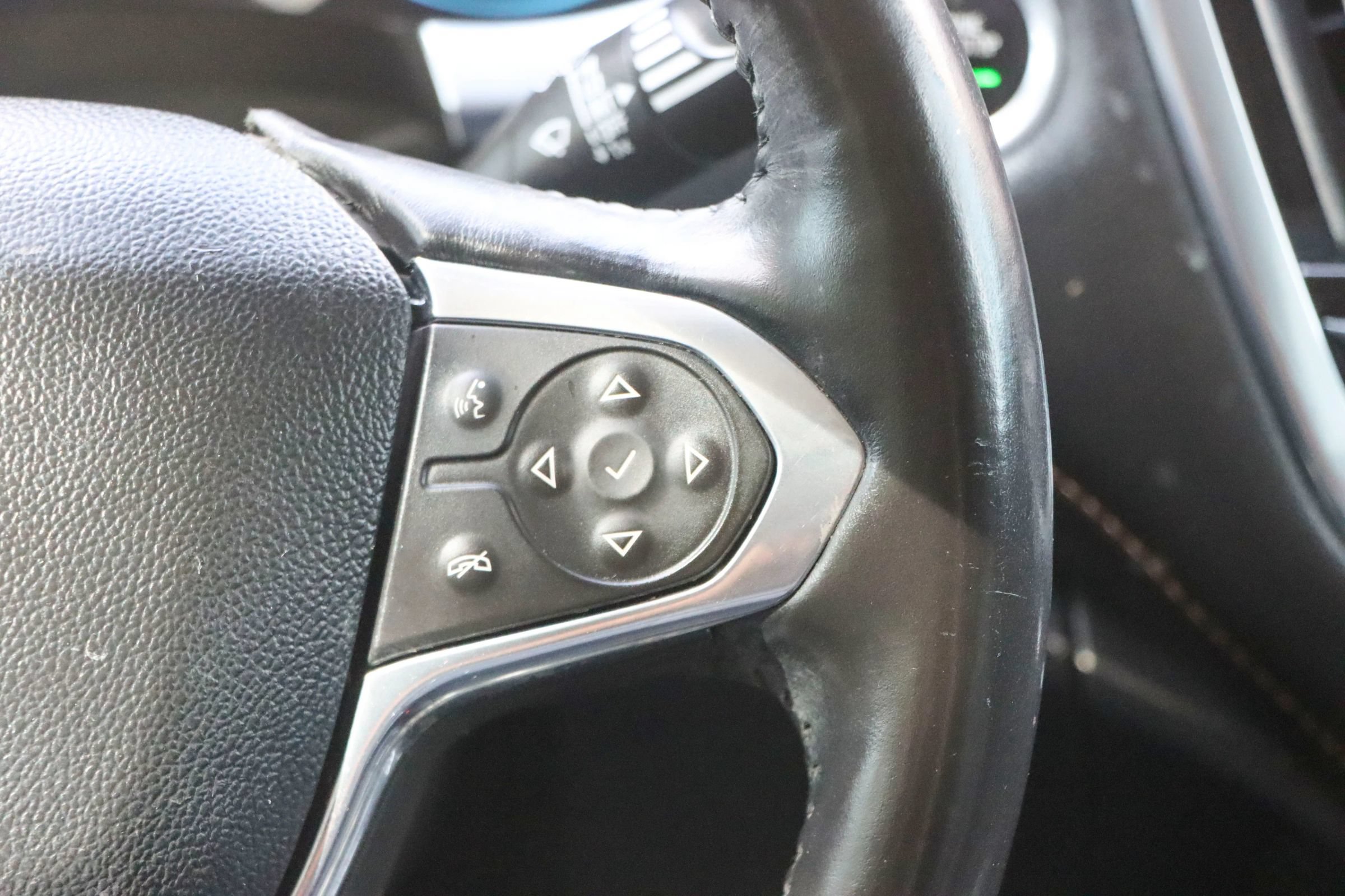 Used 2020 Chevrolet Traverse RS w/ LPO, Floor Liner Package FWD image 33