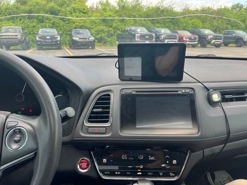 Used 2018 Honda HR-V EX image 8