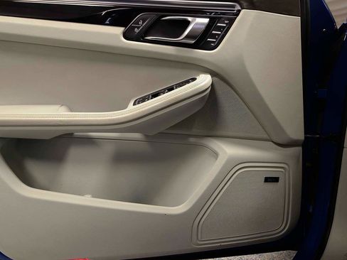 Used 2020 Porsche Macan S image 7