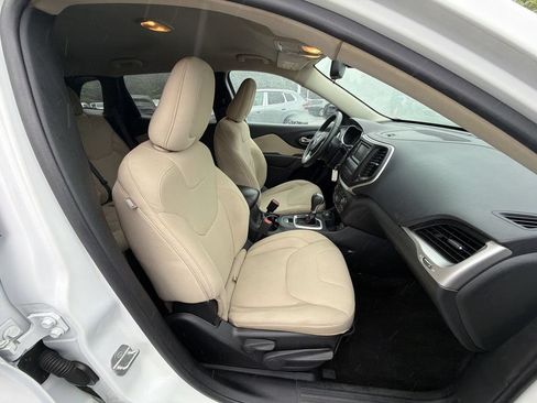 Used 2015 Jeep Cherokee Latitude AWD/4WD image 22