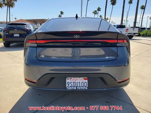 Used 2024 Toyota Prius LE FWD image 5