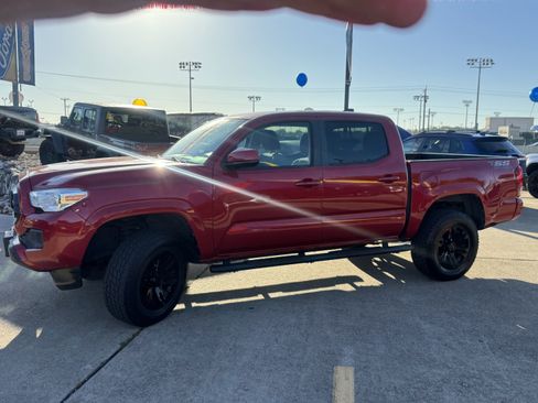 Used 2021 Toyota Tacoma SR w/ SR Convenience Package image 8