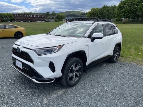 Used 2021 Toyota RAV4 SE w/ Weather & Moonroof Package AWD/4WD image 2