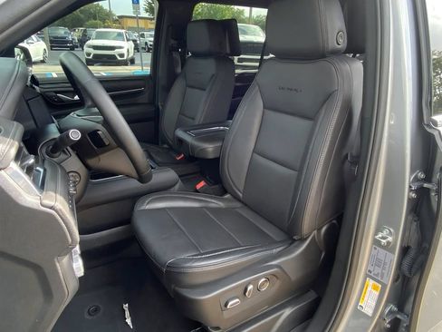 Used 2024 GMC Yukon XL Denali AWD/4WD image 12