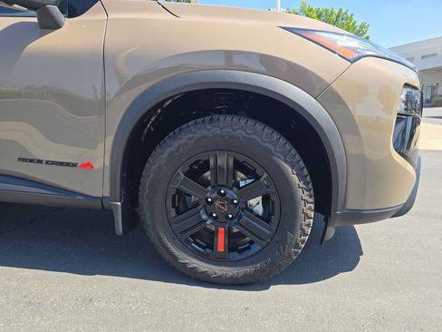 Used 2025 Nissan Rogue SV AWD/4WD image 9