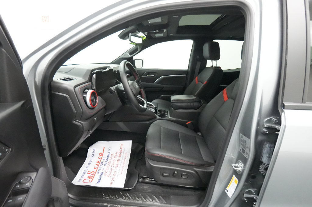 Used 2025 Chevrolet Colorado Z71 w/ Technology Package AWD/4WD image 16